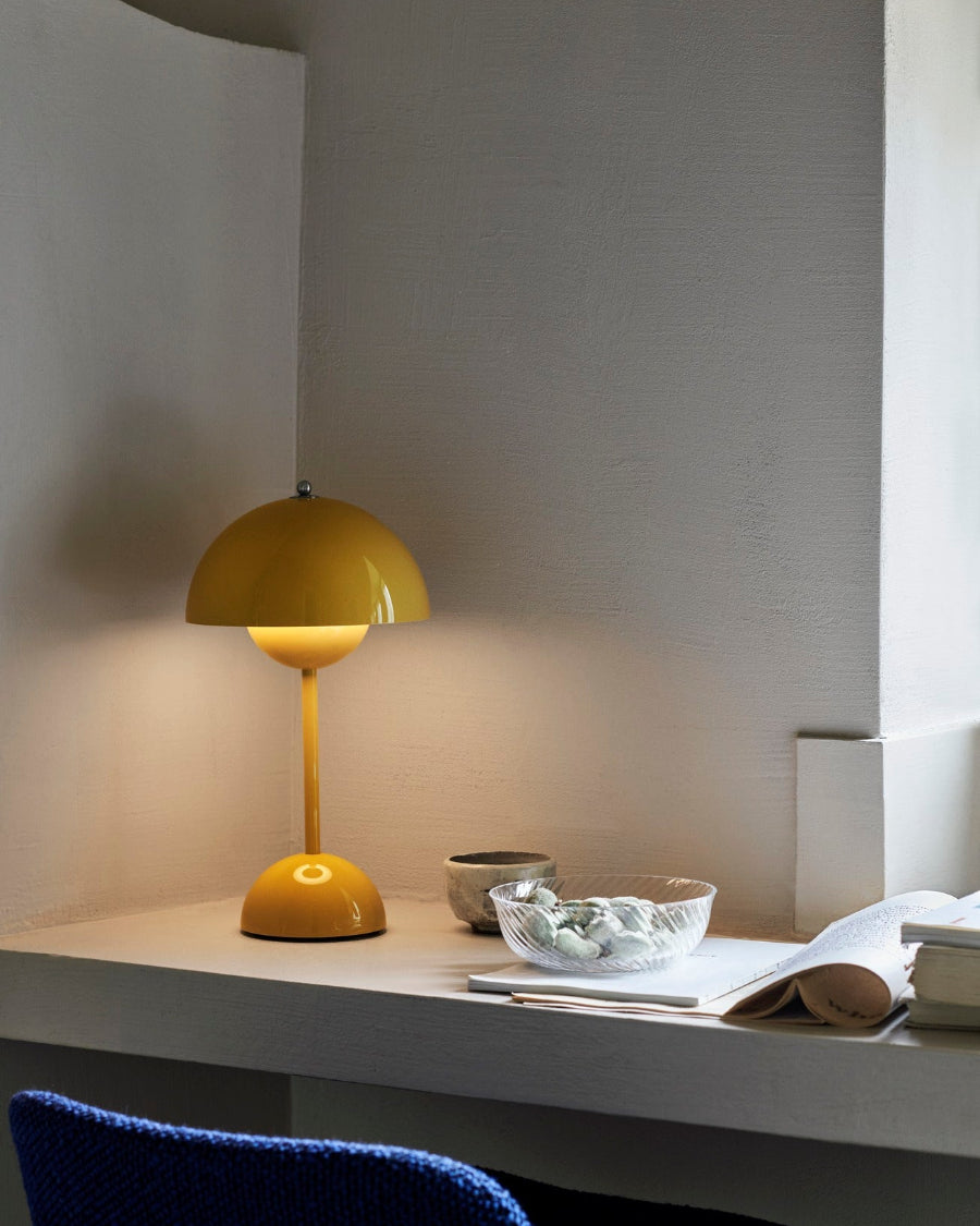 lampada portatile flowerpot in colore mostarda