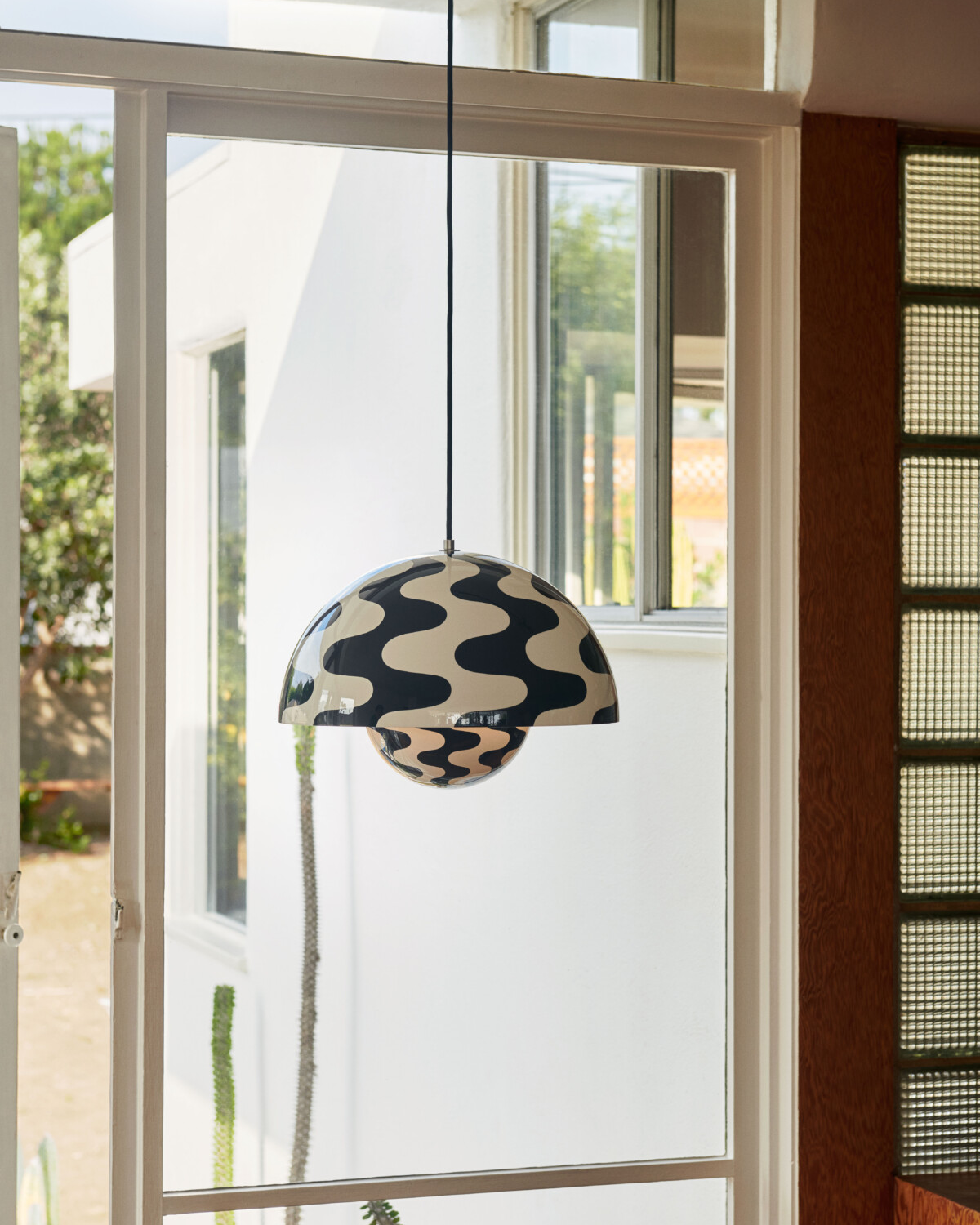 Lampada a sospensione Flowerpot VP7 &Tradition White Black