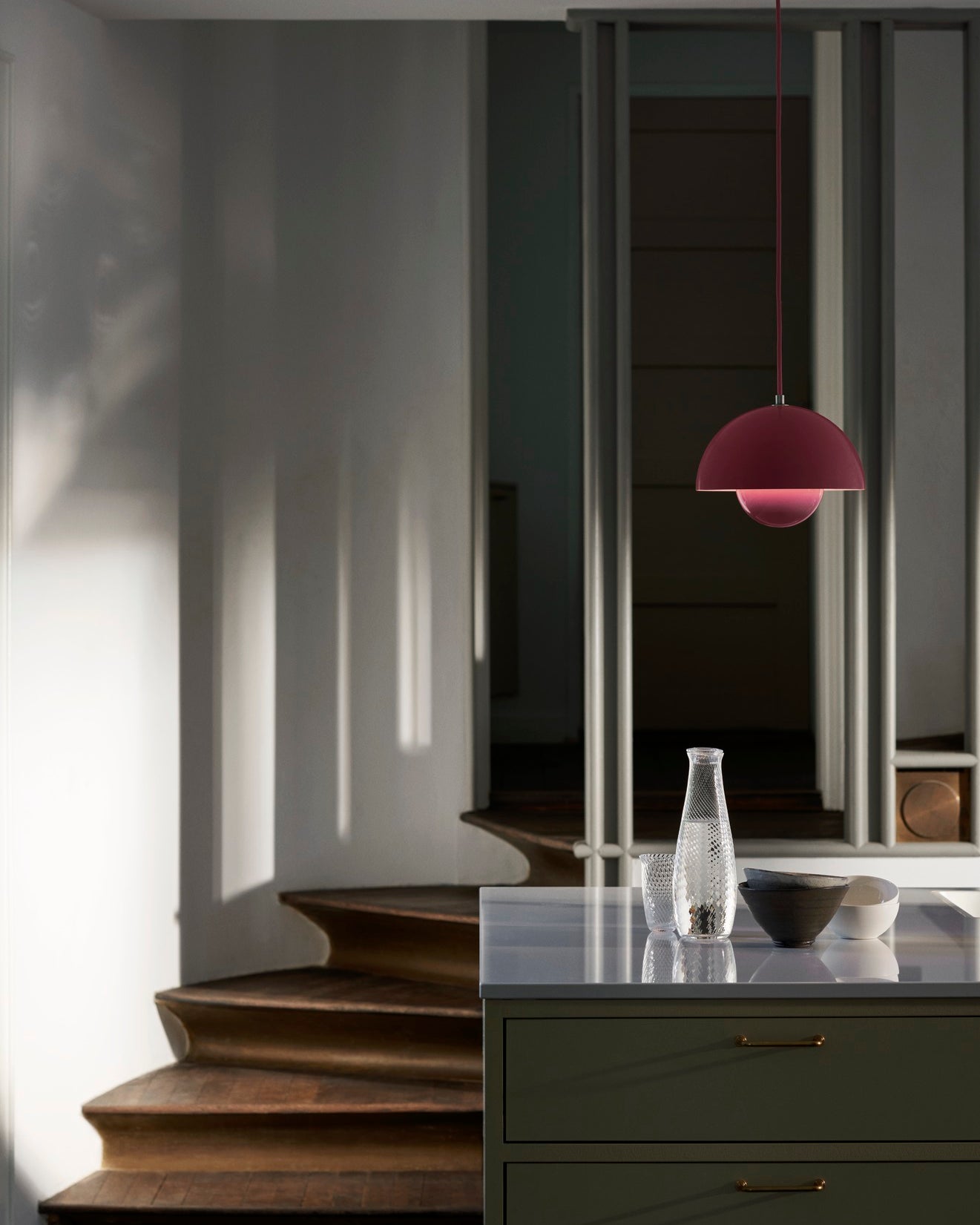 Lampada a sospensione &Tradition Flowerpot VP1 Tangy Pink on kitchen