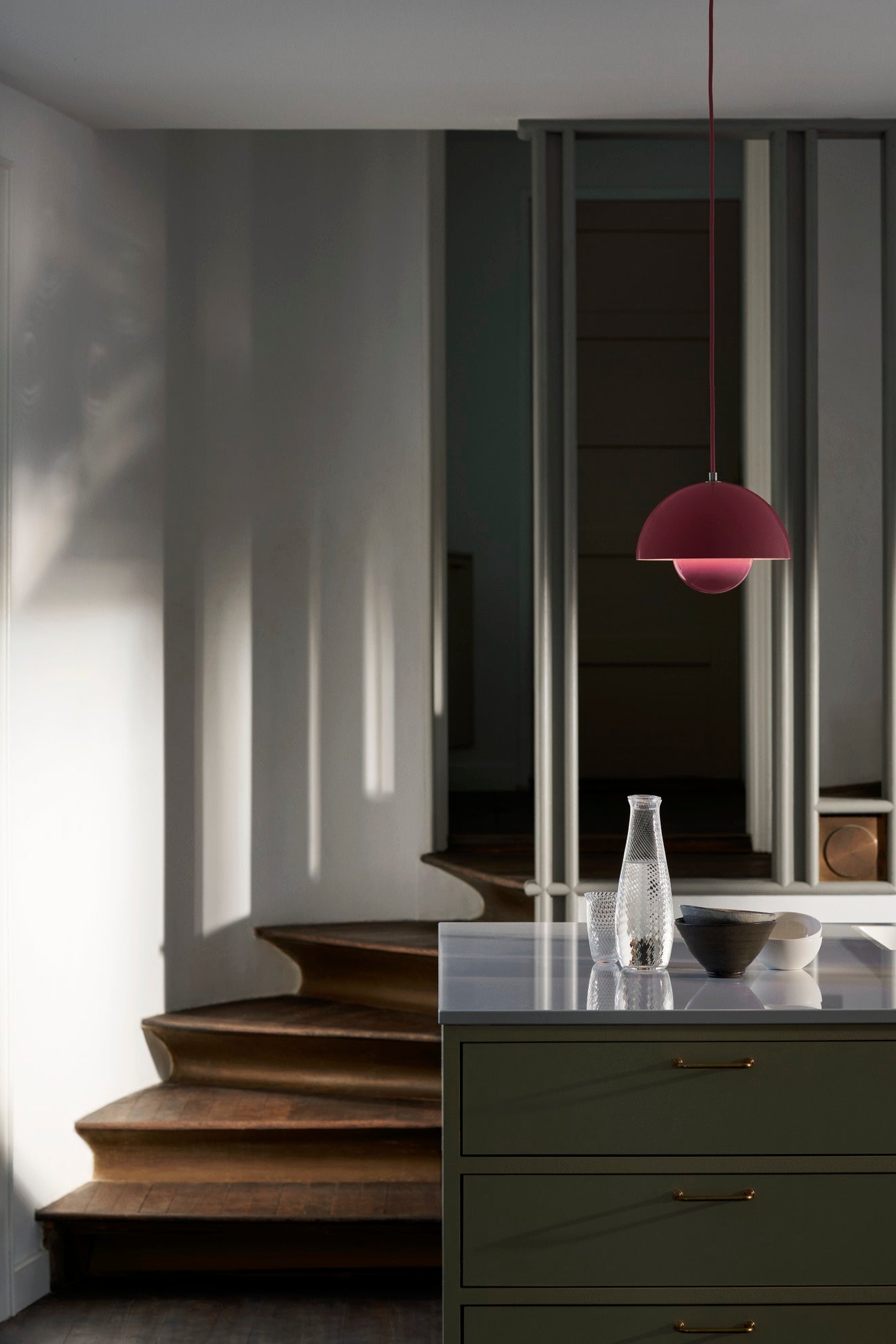 Lampada a sospensione &Tradition Flowerpot VP1 Tangy Pink on kitchen