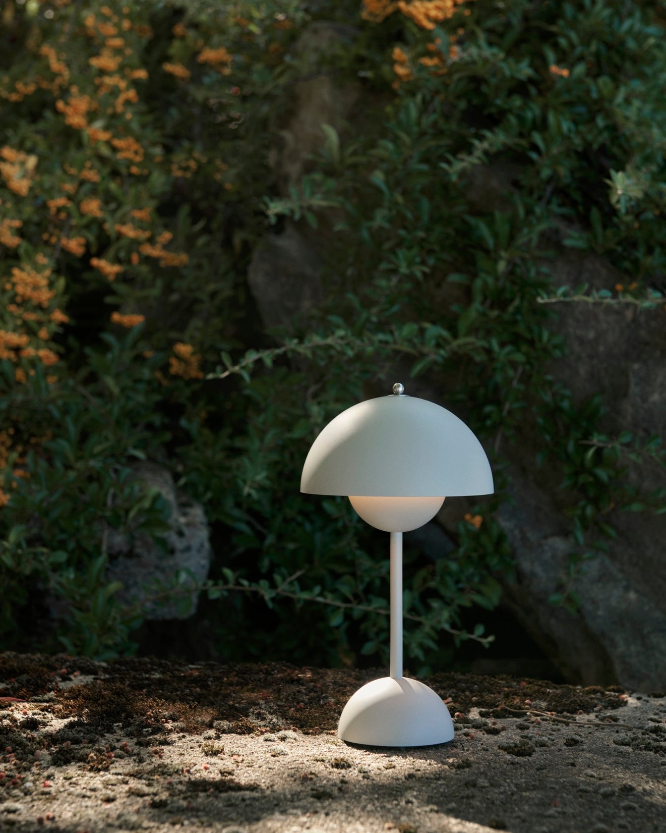 lampada portatile flowerpot in colore matt white