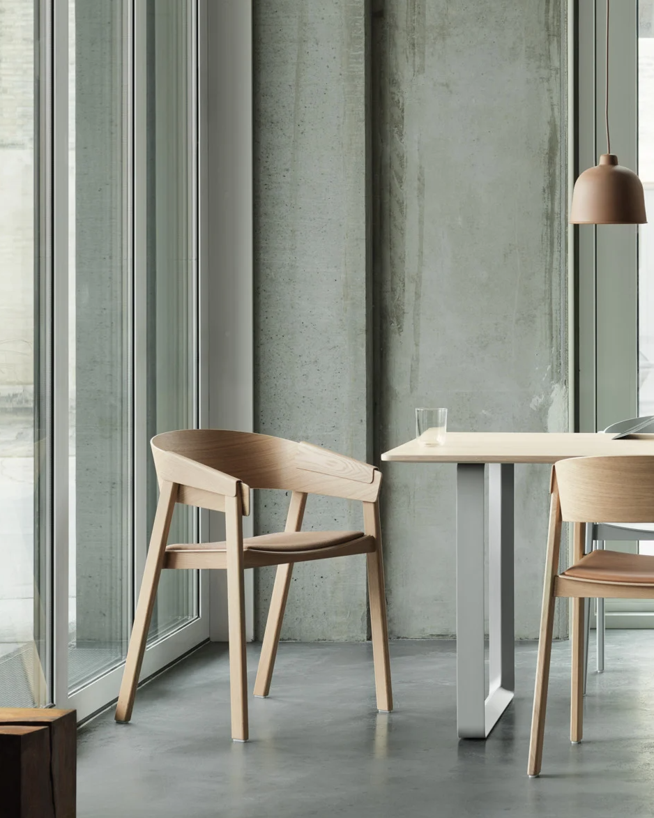 Sedia in legno Muuto Cover Armchair Oak