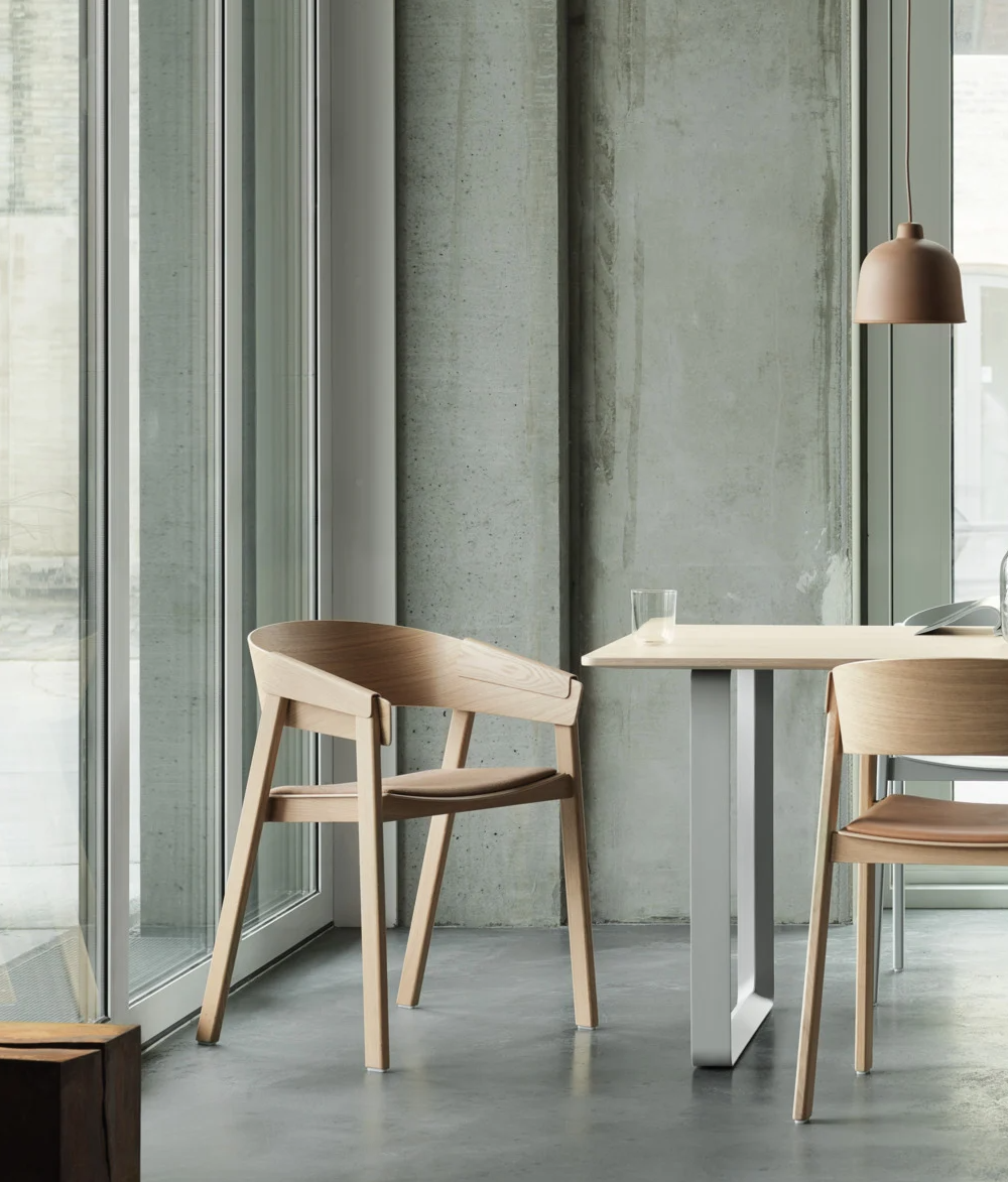 Sedia in legno Muuto Cover Armchair Oak