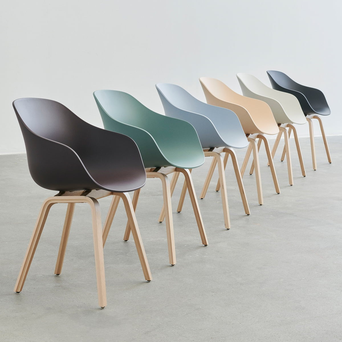 Quale colore scegliere delle sedie AAC di HAY?