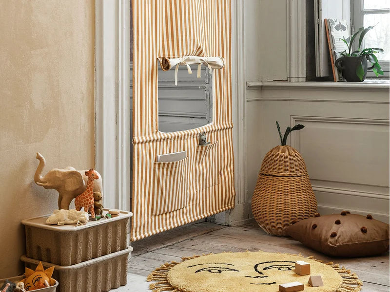 Stanza arredata con oggetti per bambini di Ferm Living Kids