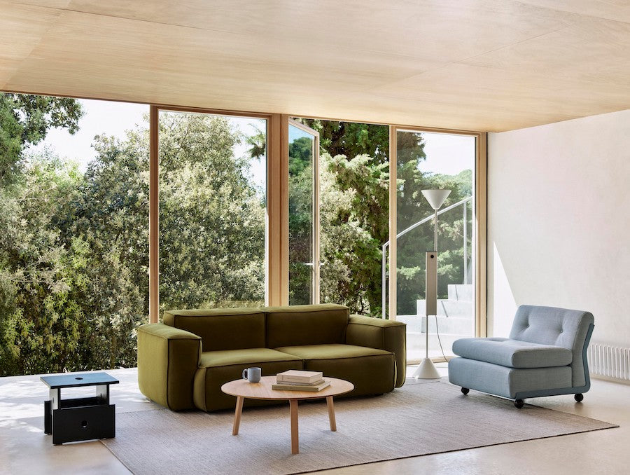 Divano Hay Mags Sofa con tavolino Bella Coffee Table in rovere