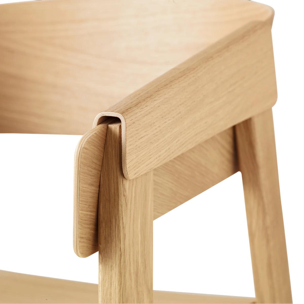 Sedia in legno Muuto Cover Armchair Oak dettagli del bracciolo