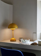 lampada portatile flowerpot in colore mostarda