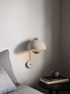 Lampada da muro &Tradition Flowerpot VP8 Grey Beige