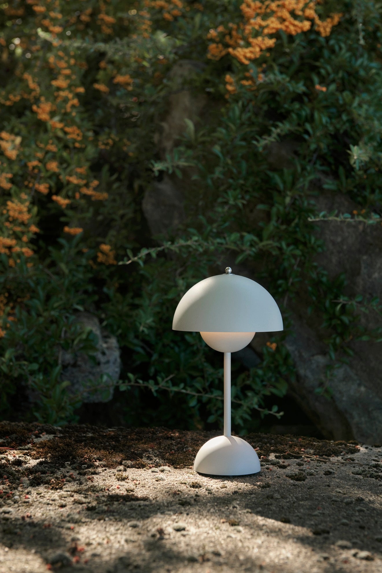 lampada portatile flowerpot in colore matt white