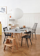 Sedia in legno J104 Hay con tavolo CPH 30 Extendable