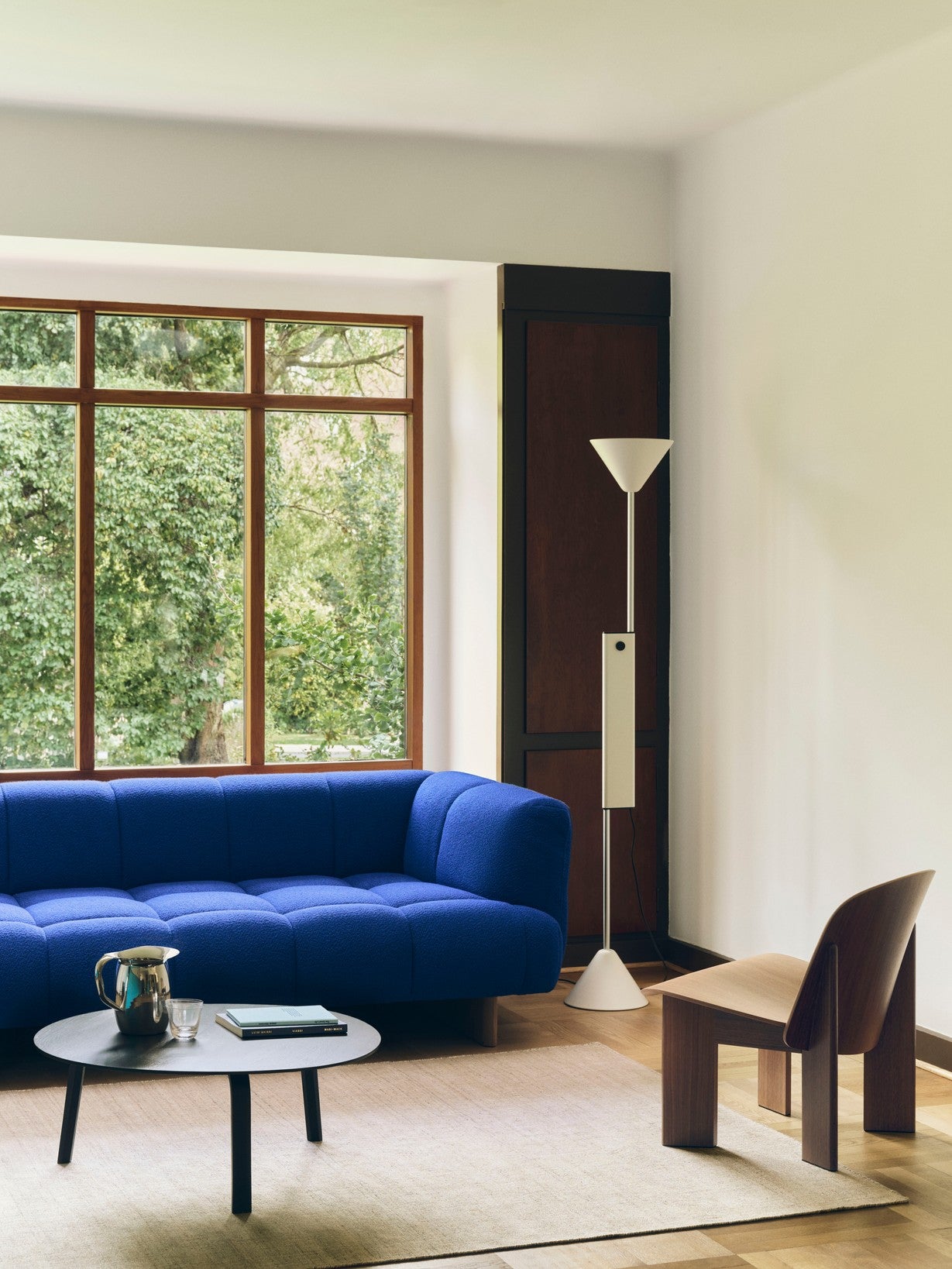 Lampada da terra Twist Hay con Divano Quilton Lift