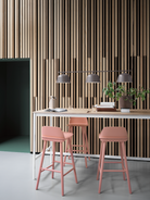 Lampada Muuto Ambit Rail su tavolo Base