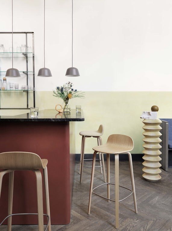 Lampada a sospensione Muuto Ambit 16,5 cm Taupe sulla cucina