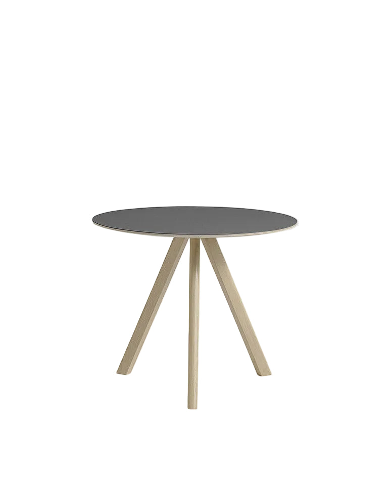 Tavolo Hay CPH 20 con gambe in rovere laccatto e piano in linoleum grigio
