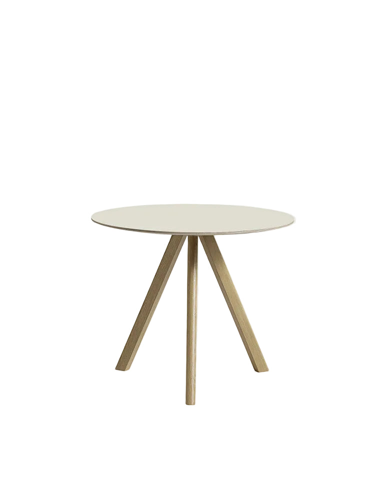 Tavolo Hay cph 20 con gambe in rovere e piano in linoleum bianco panna